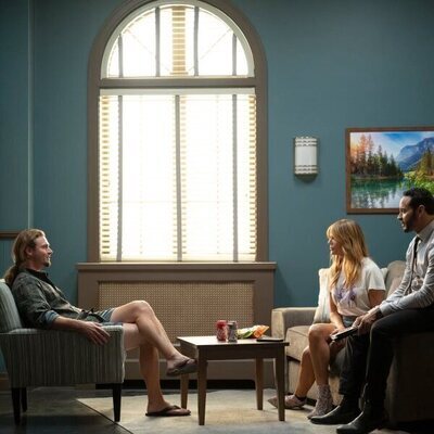 Kaitlin Olson y Daniel Sunjata en 1x08 'Obsesión' de 'High Potential'