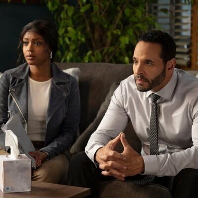 Daniel Sunjata y Javicia Leslie en 1x08 'Obsesión' de 'High Potential'
