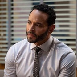 Daniel Sunjata en Capítulo 8 titulado 'Obsesión' de 'High Potential'