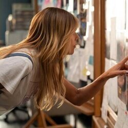 Foto de Kaitlin Olson en 1x08 'Obsesión' de 'High Potential'