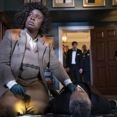 Uzo Aduba en 1x01 titulado 'La caída de la Casa Usher' de 'La residencia'