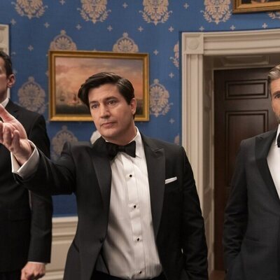 Brett Tucker y Ken Marino en el 1x02 de 'La residencia'
