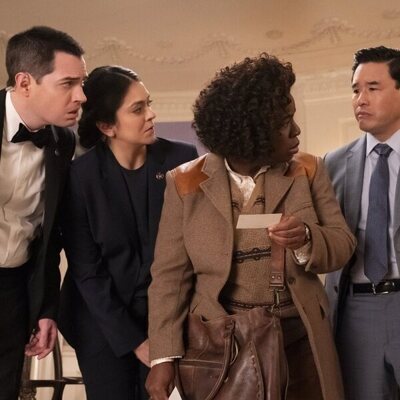 Uzo Aduba y Randall Park en 1x06 'El tercer hombre' de 'La residencia'