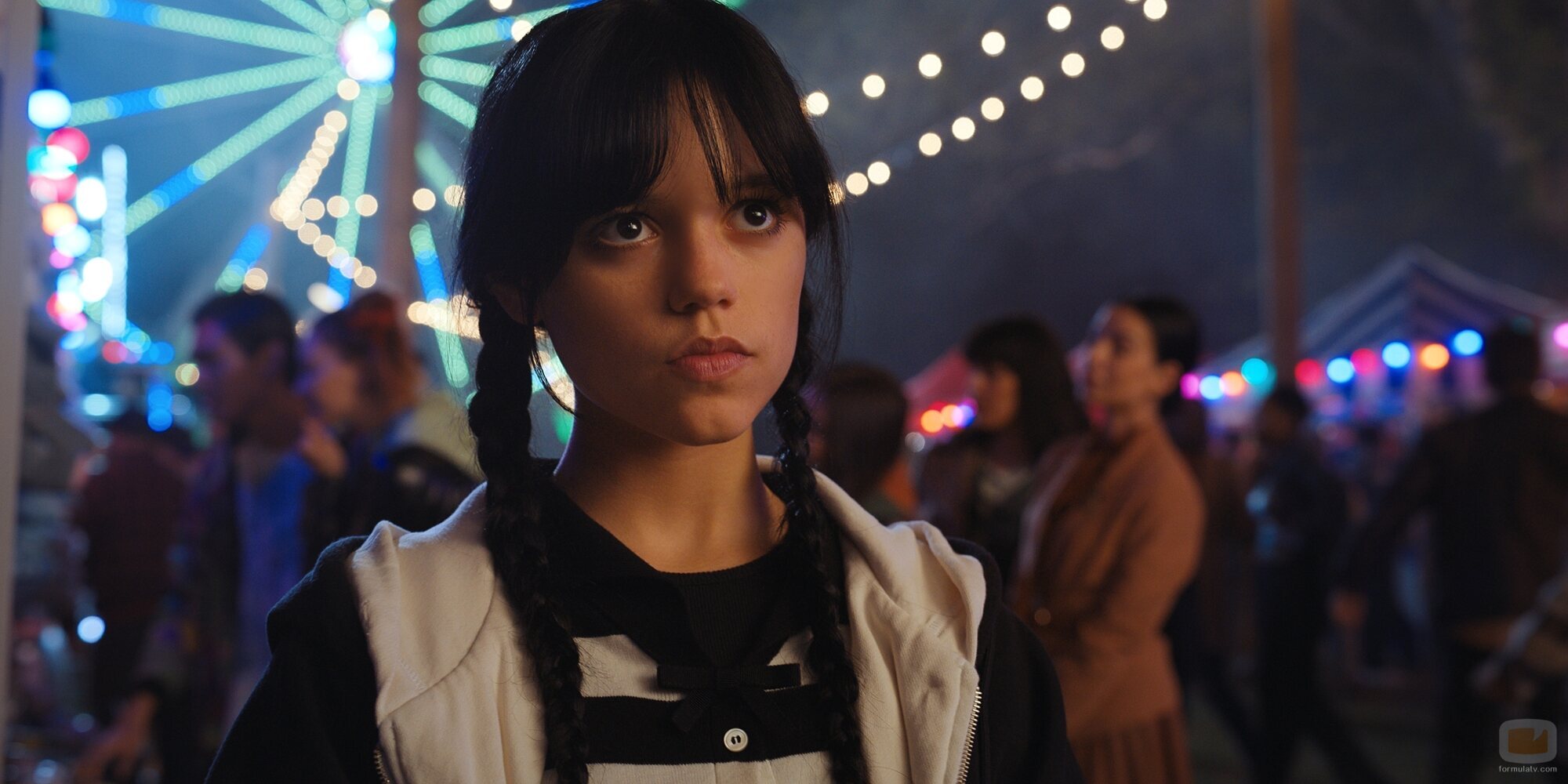 Foto de Jenna Ortega en 1x01 'Los Miércoles son tristes' de 'Miércoles'