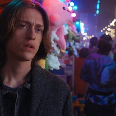 Percy Hynes White en 1x01 titulado 'Los Miércoles son tristes' de 'Miércoles'