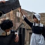 Jenna Ortega y Moosa Mostafa en 1x03 titulado 'Tristemente amiga o enemiga' de 'Miércoles'