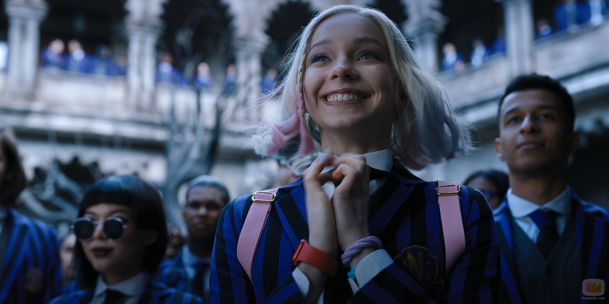 Emma Myers en Capítulo 3 titulado 'Tristemente amiga o enemiga' de 'Miércoles'