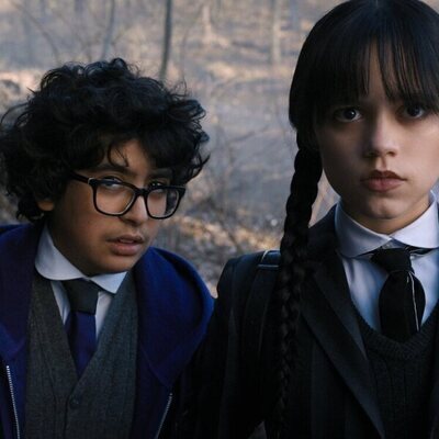 Jenna Ortega y Moosa Mostafa en el 1x04 de 'Wednesday'