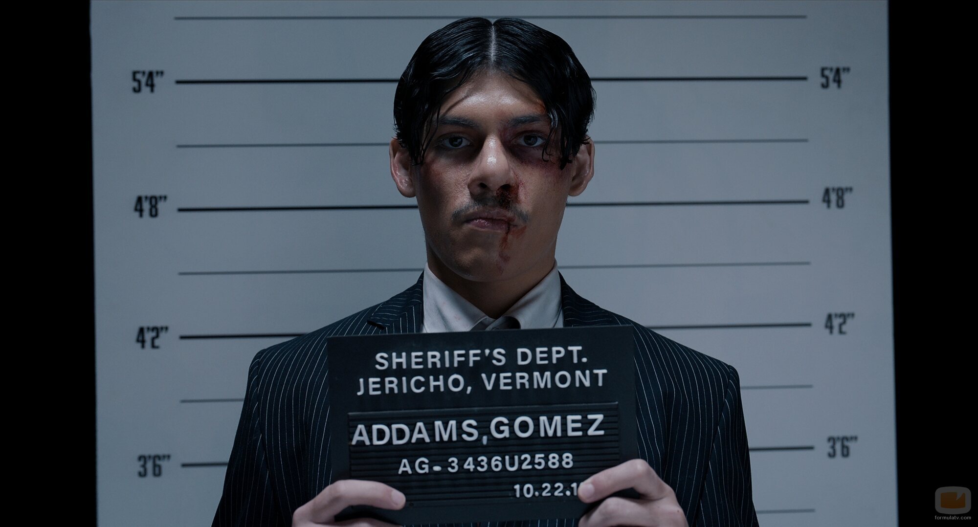 Escena de 1x05 'Quien siembra vientos recoge trsiteza' de 'Miércoles'