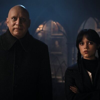 Fred Armisen y Jenna Ortega en el 1x07 de 'Miércoles'