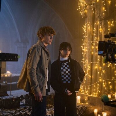 Jenna Ortega y Hunter Doohan en la temporada 1 y el capítulo 07 de 'Miércoles'