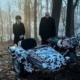 Fred Armisen y Jenna Ortega en el 1x07 de 'Wednesday'