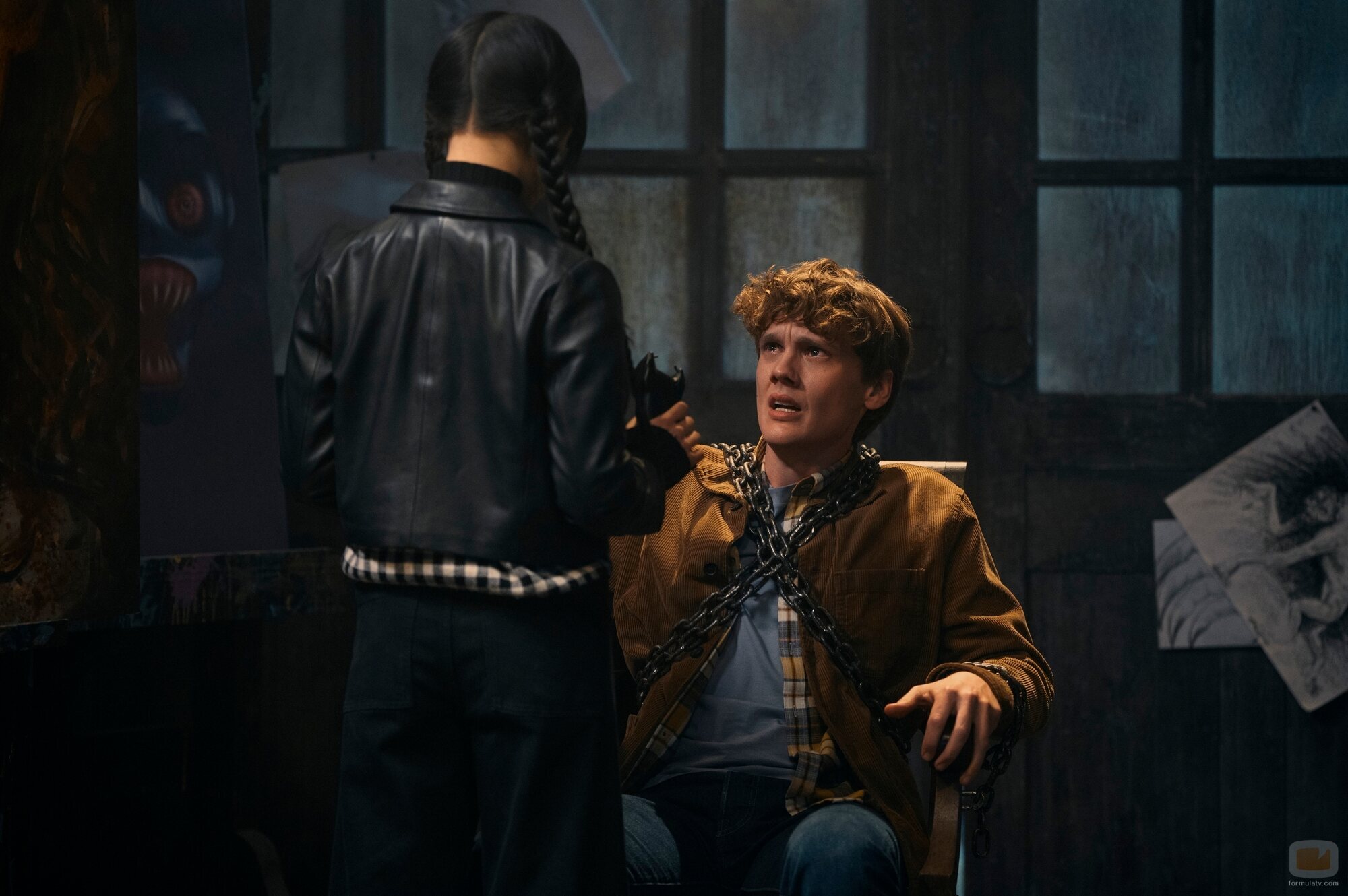 Jenna Ortega y Hunter Doohan en 1x08 titulado 'Una bandada de tristeza' de 'Miércoles'