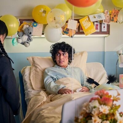 Moosa Mostafa en el 1x08 de 'Wednesday'