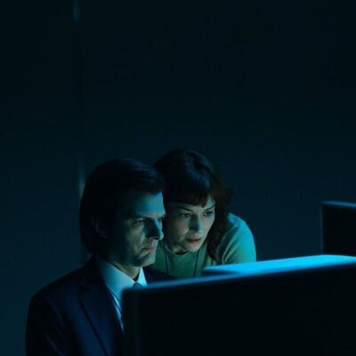 Adam Scott y Britt Lower en 2x10 'Cold Harbor' de 'Separación'