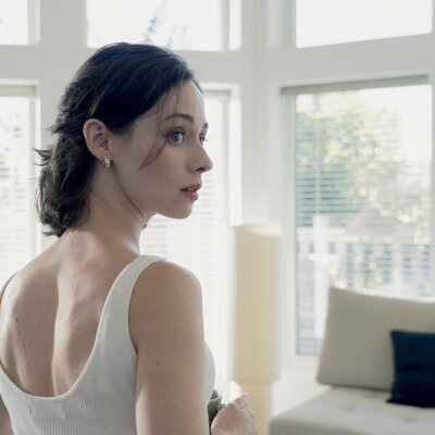 Escena de Elena Rivera en la temporada 1 y el capítulo 01 de 'Perdiendo el juicio'