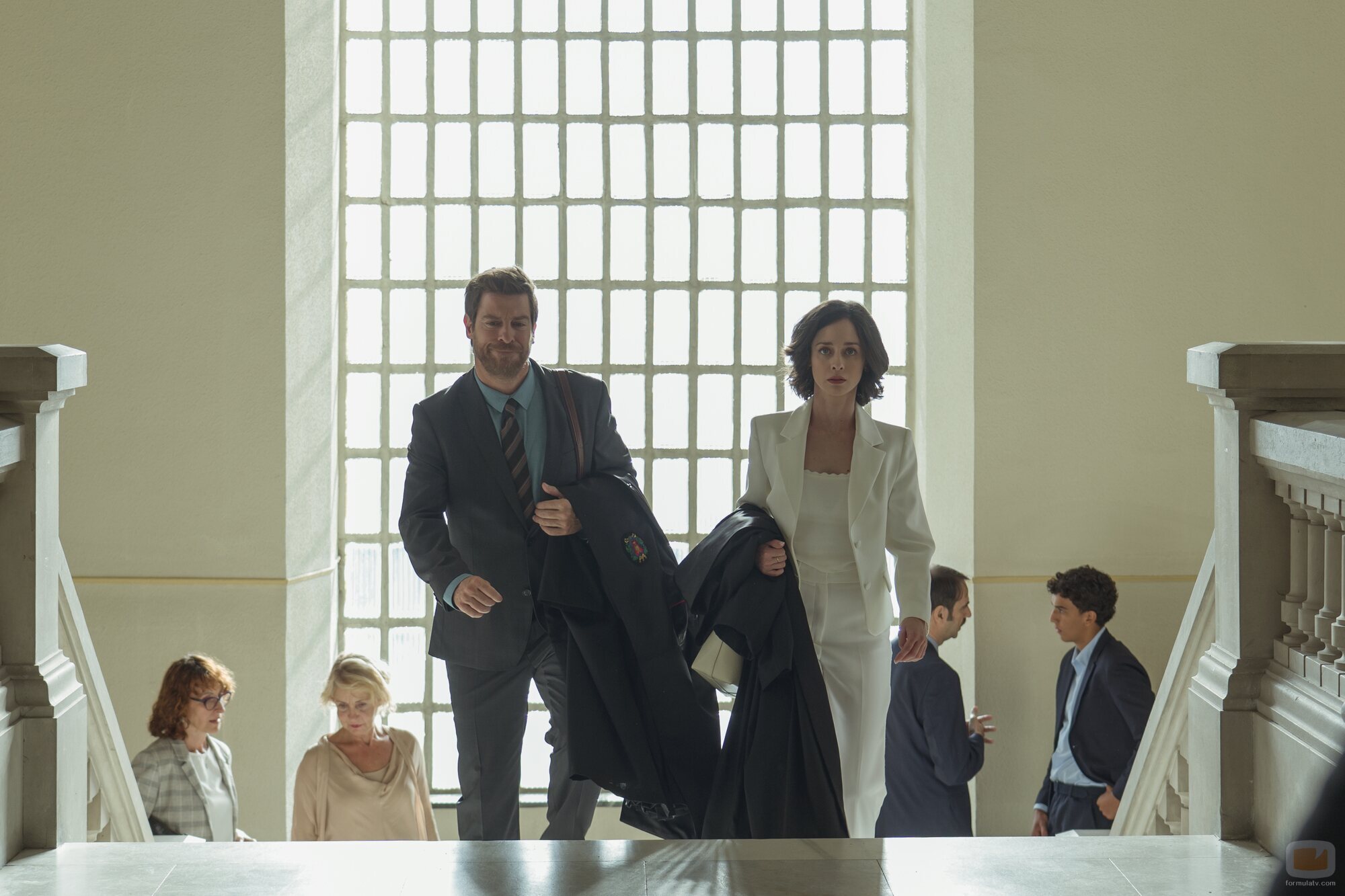 Manuel Baqueiro y Elena Rivera en Capítulo 1 titulado 'Capítulo 1' de 'Perdiendo el juicio'