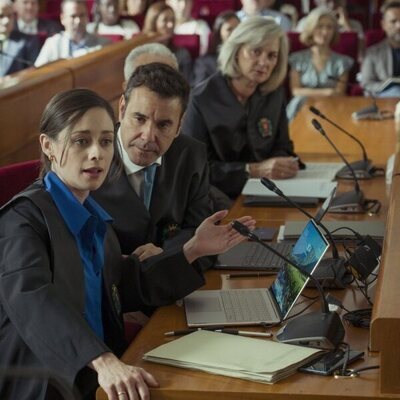 Foto de Elena Rivera en 1x01 'Capítulo 1' de 'Perdiendo el juicio'