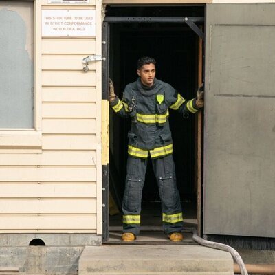 Foto de Anirudh Pisharody en 6x14 'Ansiedad de rendimiento' de '9-1-1'