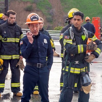 Kenneth Choi y Anirudh Pisharody en Capítulo 14 titulado 'Ansiedad de rendimiento' de '9-1-1'
