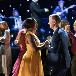 Peter Krause y Angela Bassett en Capítulo 1 titulado 'Abandon Ships' de '9-1-1'