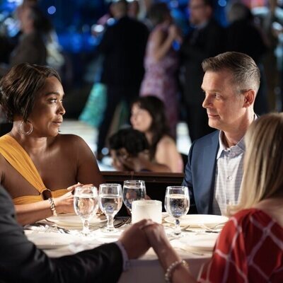 Peter Krause y Angela Bassett en el 7x01 de '911'