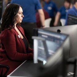 Jennifer Love Hewitt en el 7x01 de '911'