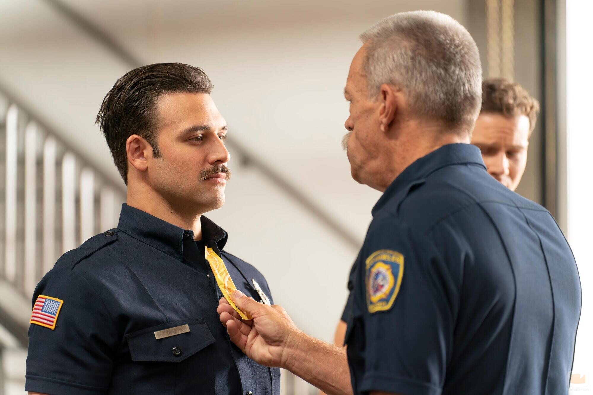 Ryan Guzman en 8x01 titulado 'Buzzkill' de '9-1-1'