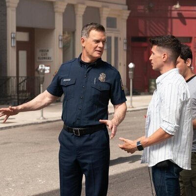 Imagen de Peter Krause en el 8x01 de '911'