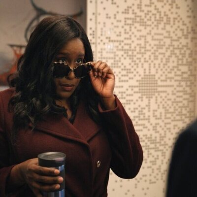 Naomi Ekperigin en el 4x10 de 'Mythic Quest: Raven's Banquet'