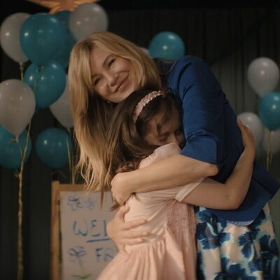 Ellen Pompeo en 'Almost Like a Prayer' de 'Una buena familia americana'