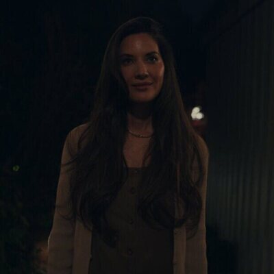 Olivia Munn en el 1x01 de 'Your Friends and Neighbors'