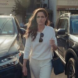 Amanda Peet en el 1x02 de 'Vicios ocultos'