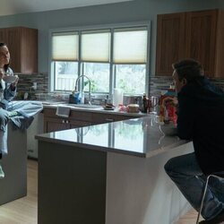 Jon Hamm y Lena Hall en 1x02 titulado 'Episode #1.2' de 'Vicios ocultos'