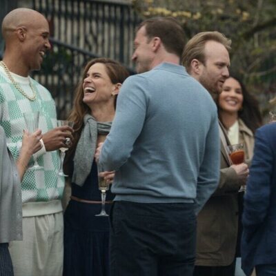 Amanda Peet y Mark Tallman en la temporada 1 y el capítulo 03 de 'Vicios ocultos'