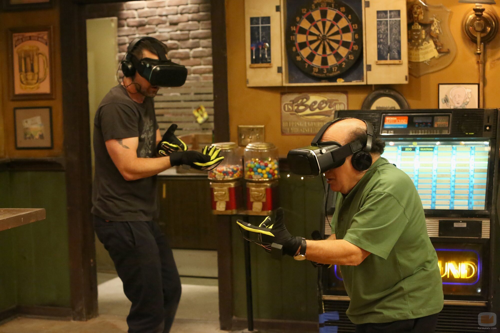 Rob McElhenney y Danny DeVito en el 'TEPT y DEE' de 'It's Always Sunny in Philadelphia'