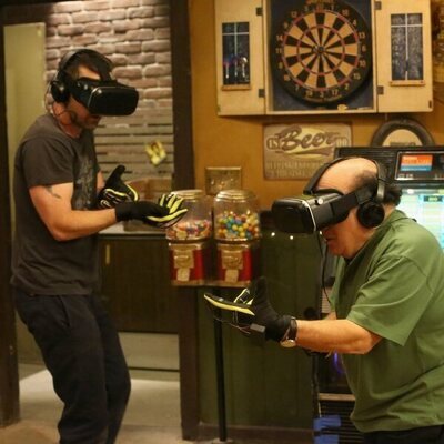 Rob McElhenney y Danny DeVito en el 'TEPT y DEE' de 'It's Always Sunny in Philadelphia'