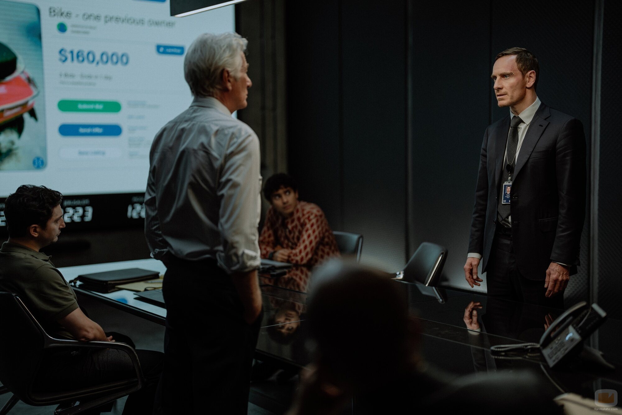 Richard Gere y Michael Fassbender en Capítulo 6 titulado 'Se vende espía' de 'La agencia'