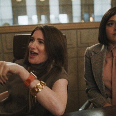 Kathryn Hahn y Chase Sui Wonders en 1x01 'The Promotion' de 'The Studio'