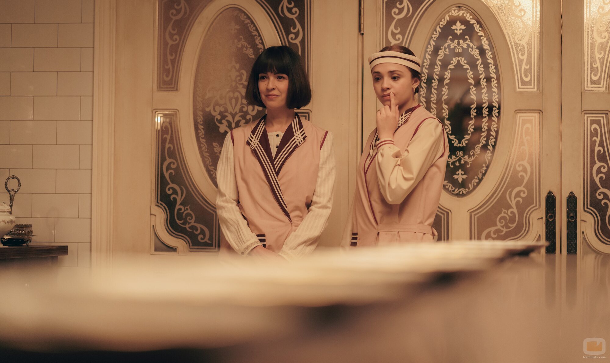 Escena de Verónica Sánchez en 1x02 titulado 'Capítulo 2' de 'La Favorita 1922'