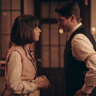 Verónica Sánchez y Luis Fernández 'Perla' en Capítulo 2 titulado 'Capítulo 2' de 'La Favorita 1922'