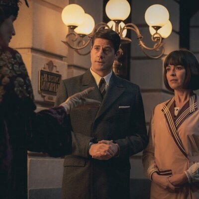 Verónica Sánchez y Luis Fernández 'Perla' en la temporada 1 y el capítulo 02 de 'La Favorita 1922'