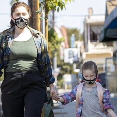 Emma Kenney en 11x01 '¡Esto es Chicago!' de 'Shameless'