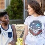 Emma Kenney y Christian Isaiah en Capítulo 1 titulado '¡Esto es Chicago!' de 'Shameless'