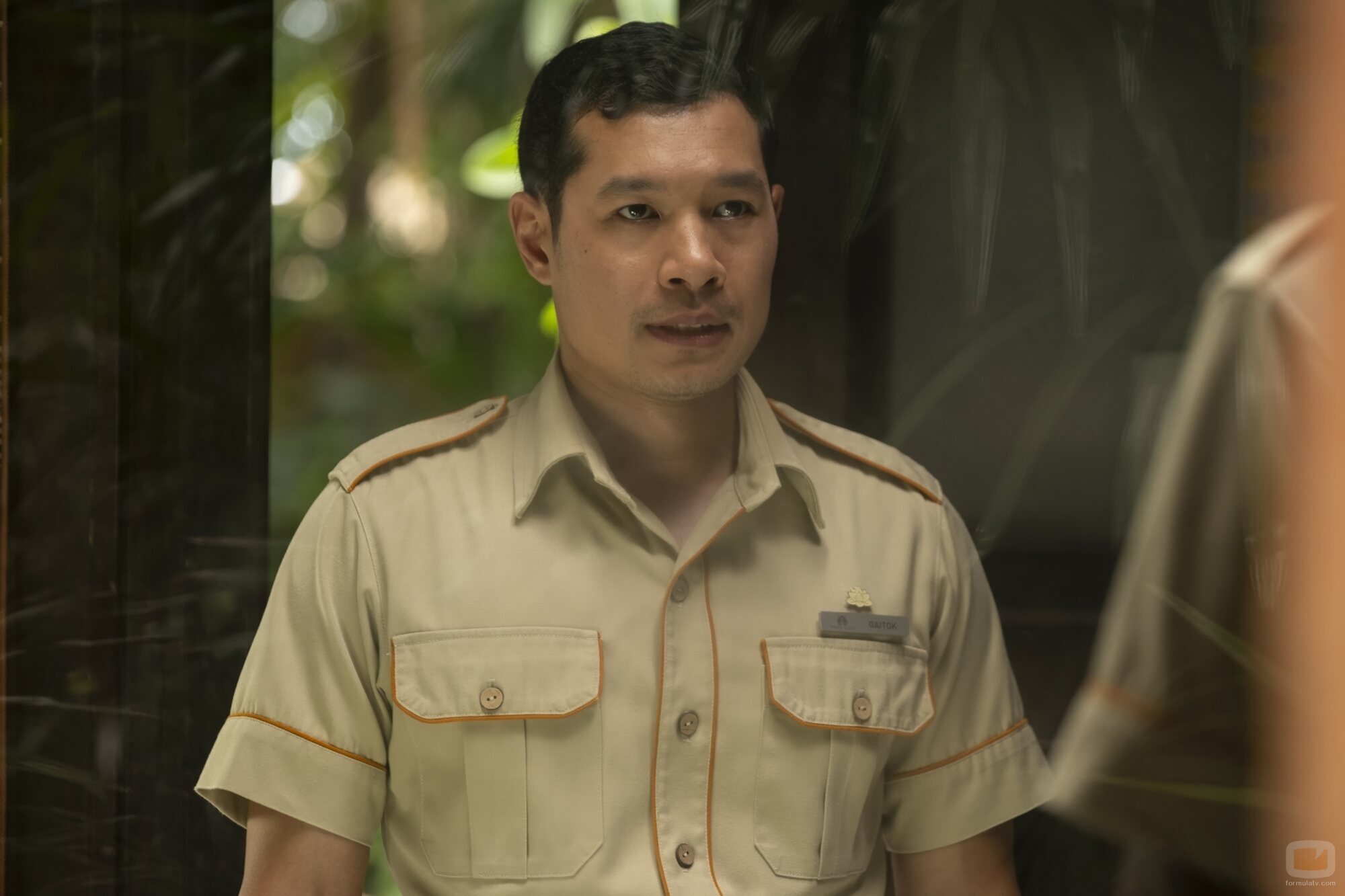 Tayme Thapthimthong en 'Negaciones' de 'The White Lotus'