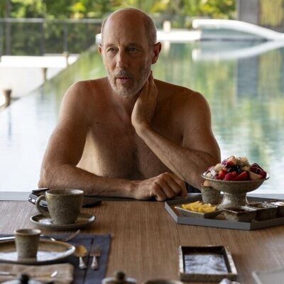 Jon Gries en el 3x06 de 'The White Lotus'