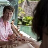 Patrick Schwarzenegger en el 3x06 de 'The White Lotus'