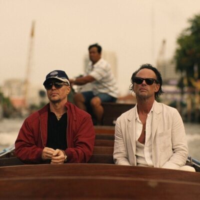 Walton Goggins y Sam Rockwell en la temporada 3 y el capítulo 06 de 'The White Lotus'