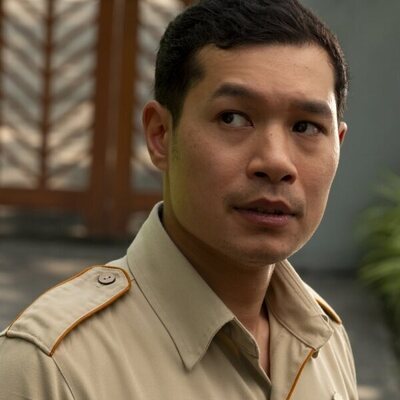 Tayme Thapthimthong en 3x06 'Negaciones' de 'The White Lotus'