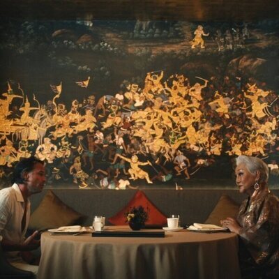 Walton Goggins y Patravadi Mejudhon en Capítulo 6 titulado 'Negaciones' de 'The White Lotus'